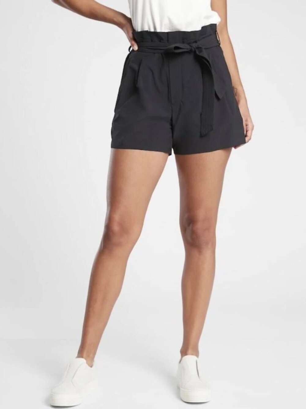 Athleta Highline II High Waisted Pleated Shorts 8 Black